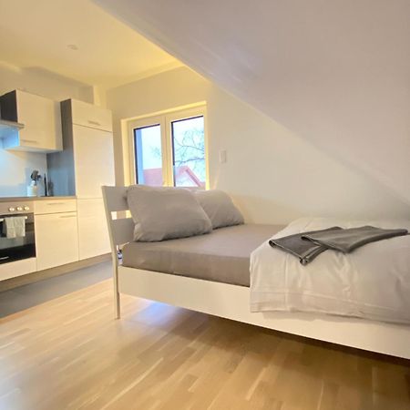 Charmantes Studio-Apartment Im Herzen Von Neureut - Fussbodenheizung, Regendusche, Waschmaschine, Stellplatz Karlsruhe Ngoại thất bức ảnh