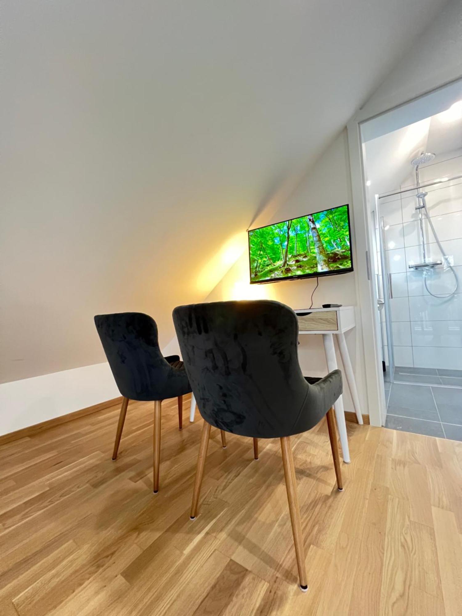 Charmantes Studio-Apartment Im Herzen Von Neureut - Fussbodenheizung, Regendusche, Waschmaschine, Stellplatz Karlsruhe Ngoại thất bức ảnh