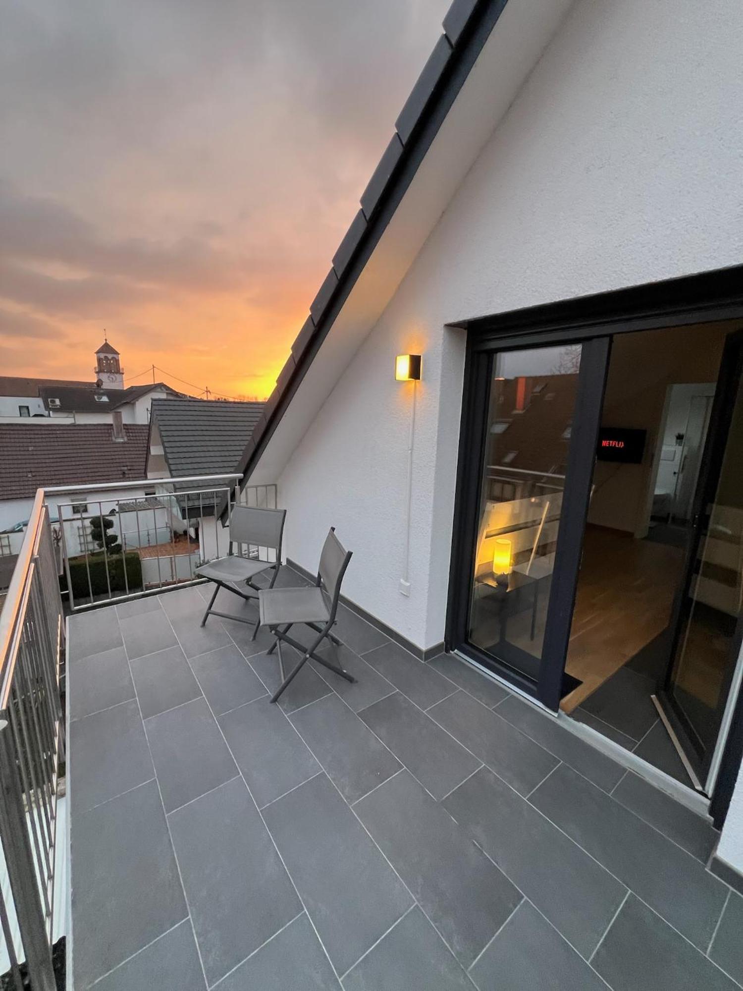 Charmantes Studio-Apartment Im Herzen Von Neureut - Fussbodenheizung, Regendusche, Waschmaschine, Stellplatz Karlsruhe Ngoại thất bức ảnh